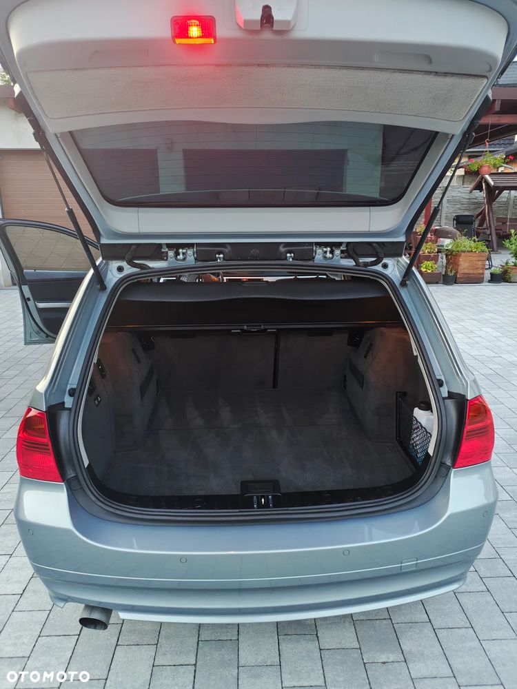 BMW Seria 3 320i - 7