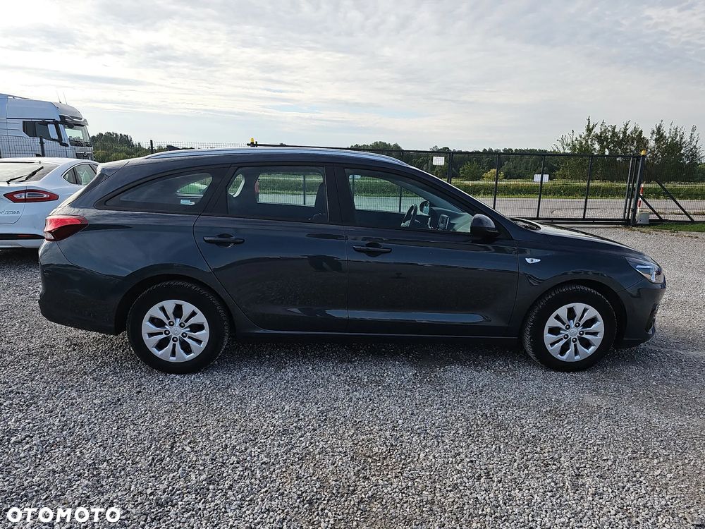 Hyundai i30 1.5 DPI Classic + - 5