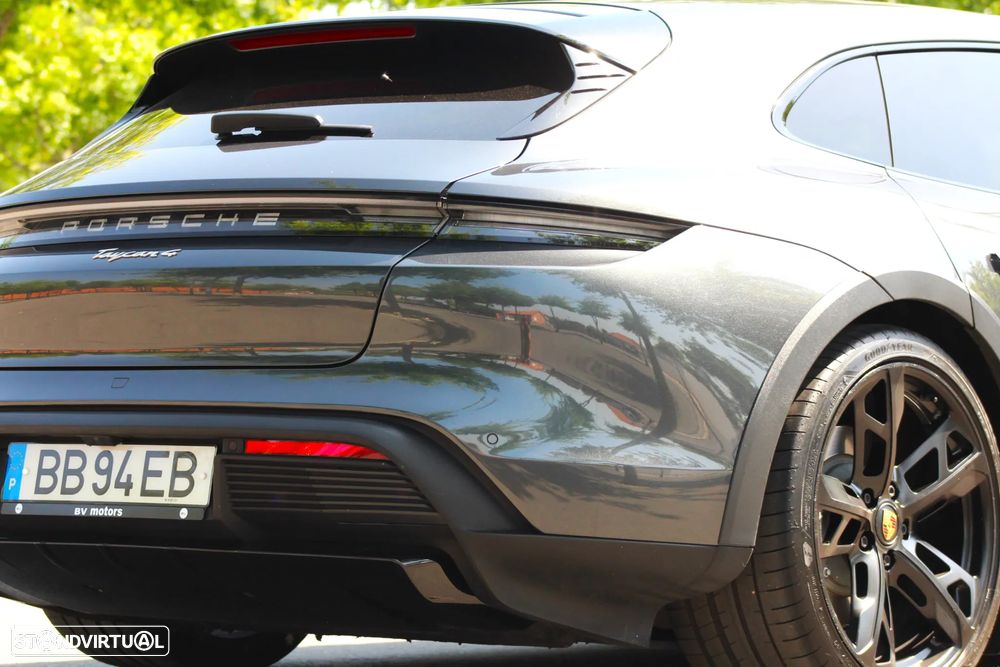Porsche Taycan Cross Turismo 4 - 19