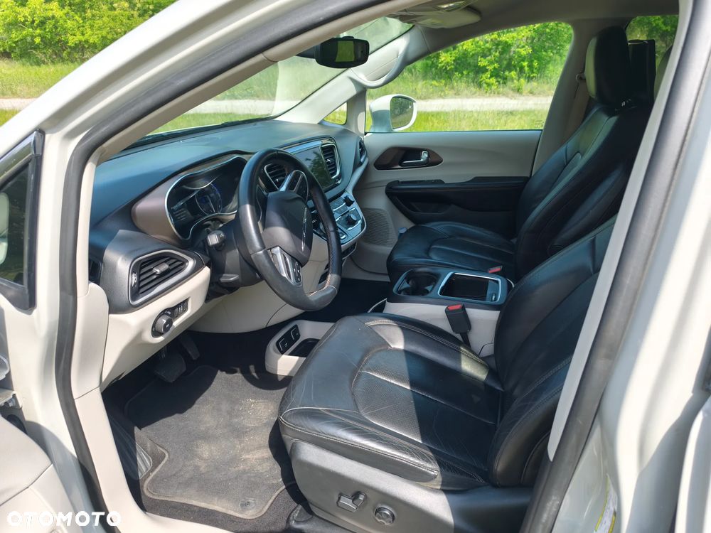 Chrysler Pacifica - 20