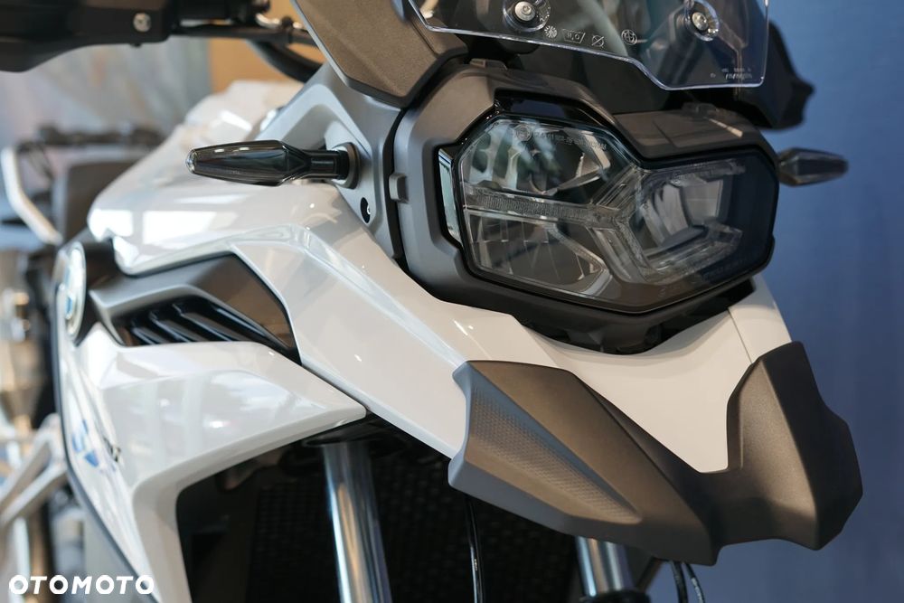 BMW F - 15