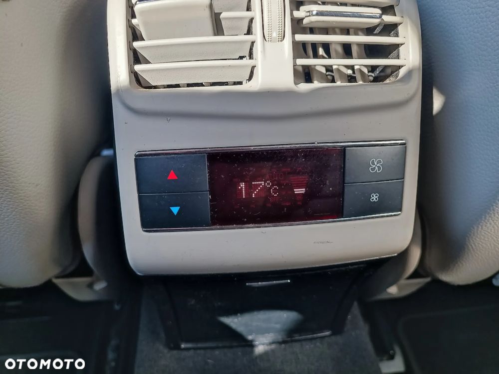 Mercedes-Benz Klasa E 200 T CGI BlueEFFICIENCY 7G-TRONIC Avantgarde - 29