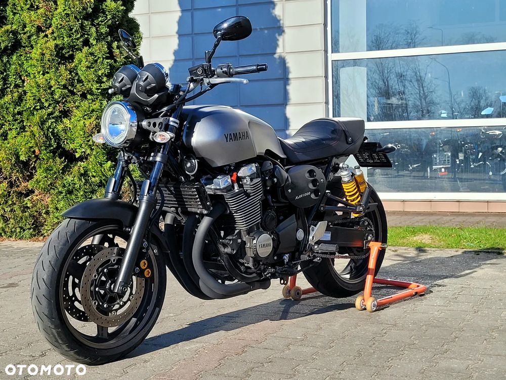 Yamaha XJR - 11
