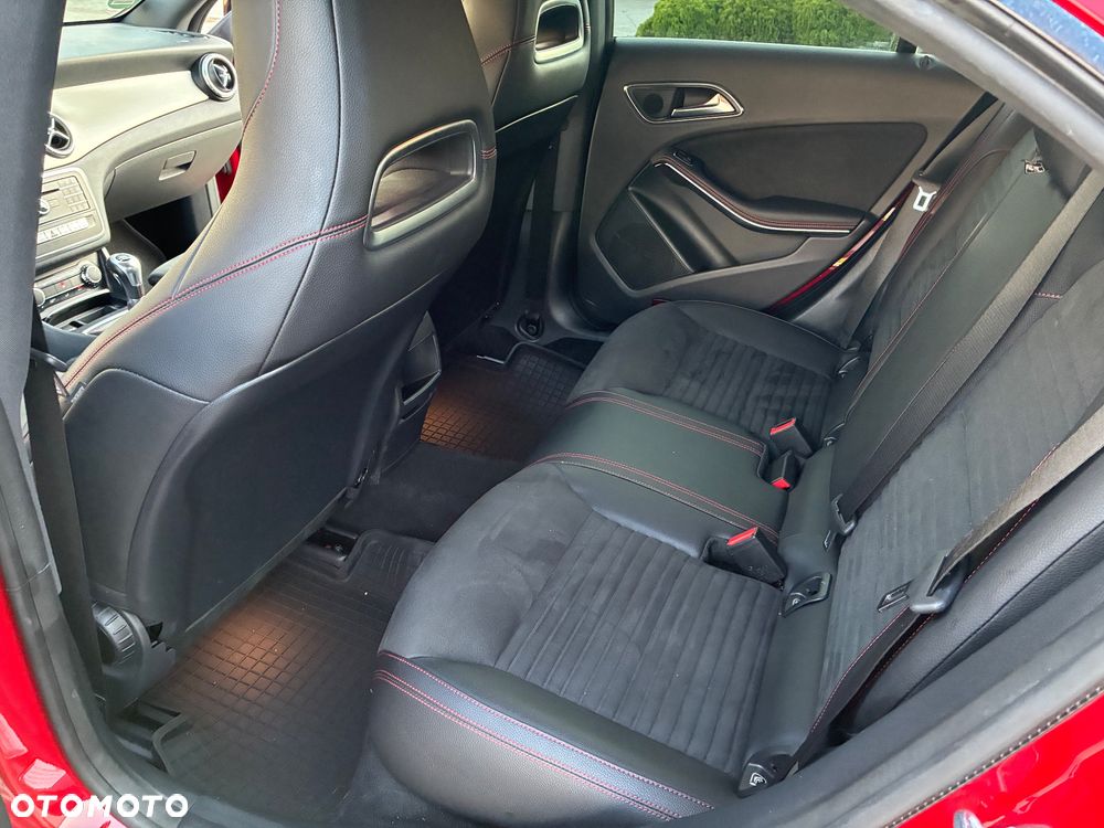 Mercedes-Benz CLA 180 AMG Line - 18