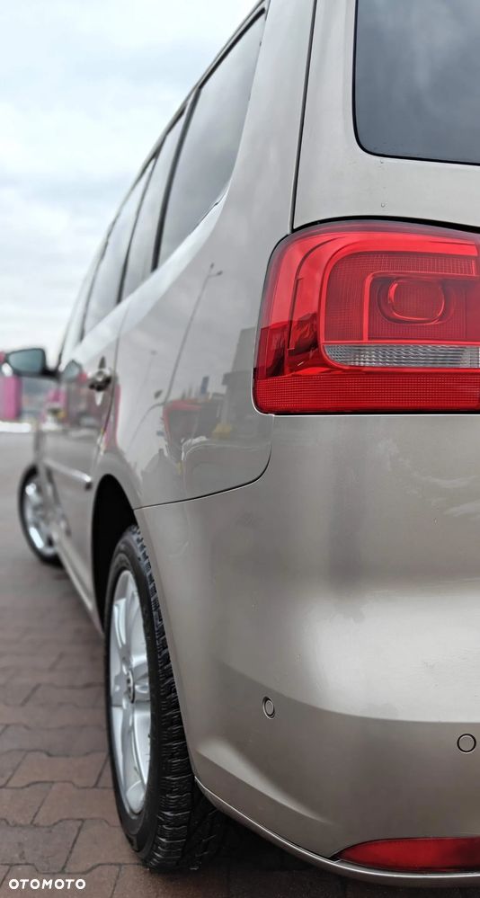 Volkswagen Touran 2.0 TDI Highline DSG - 14