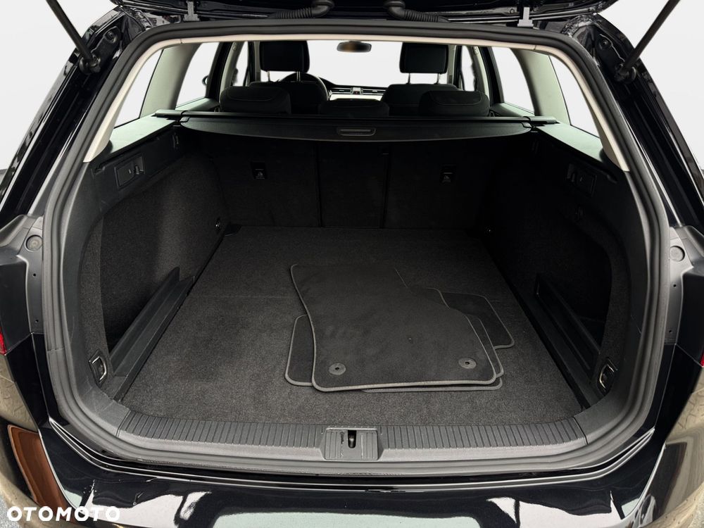 Volkswagen Passat Variant 2.0 TSI Business DSG - 24