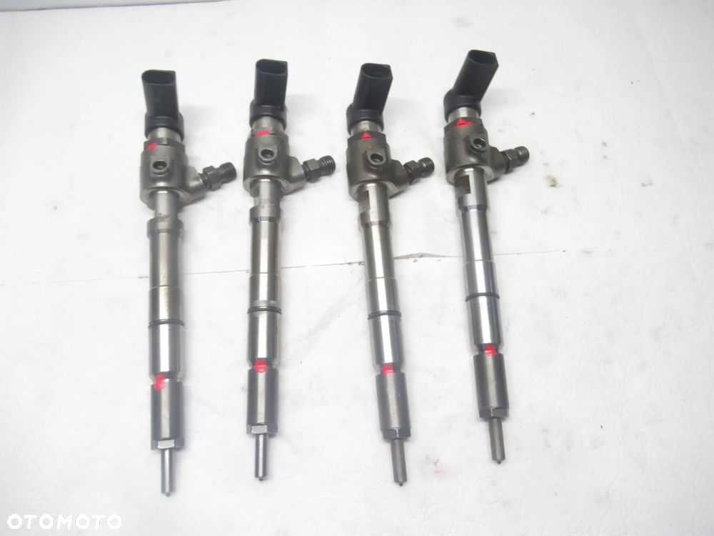 Wtryskiwacz 1.6 TDI Audi A3 Seat Leon Skoda Fabia VW Passat 03L130277B