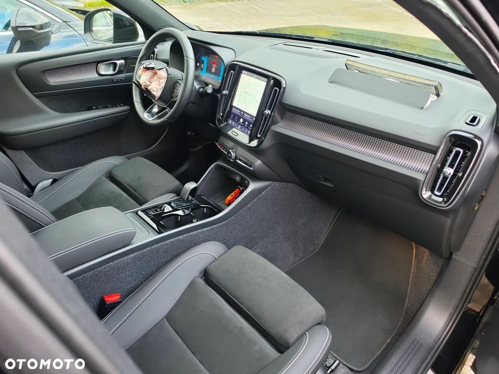 Volvo XC 40 B4 B DKG Ultra Black Edition - 25