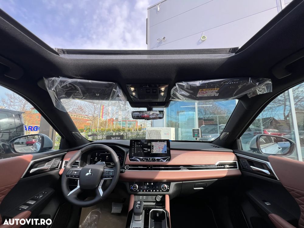 Mitsubishi Outlander 2.4 L 4X4 PHEV Instyle Ultimate - 5