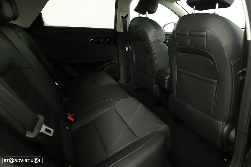 MG MG4 64 kWh Luxury - 19