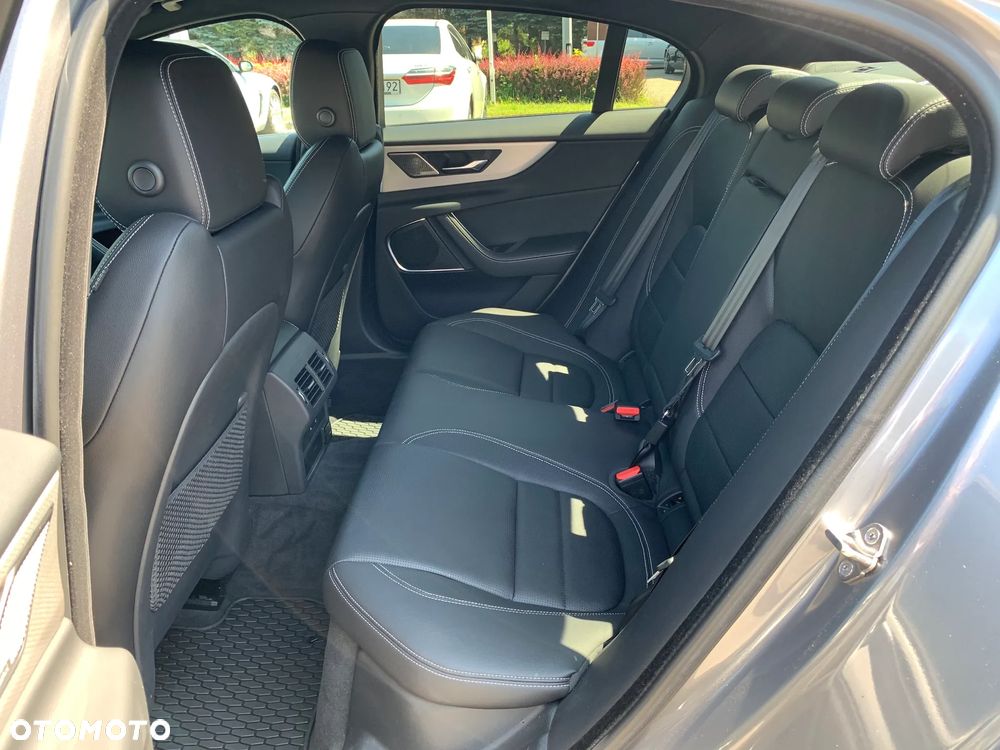 Jaguar XE 2.0 D200 mHEV AWD R-Dynamic SE - 21