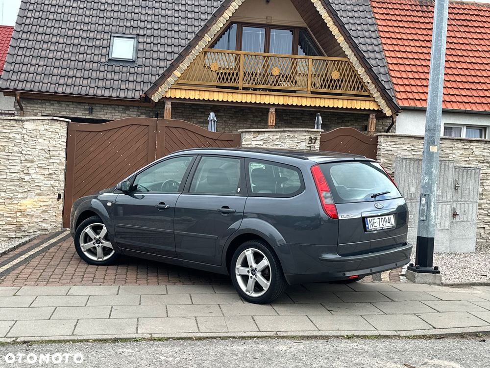 Ford Focus 1.6 Ghia - 2
