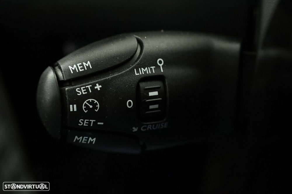 Peugeot 208 1.2 PureTech Style - 17