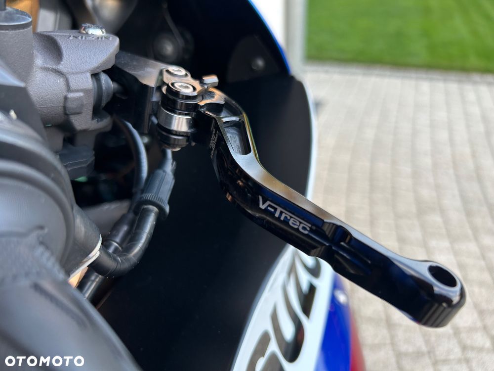 Suzuki GSX-R - 15
