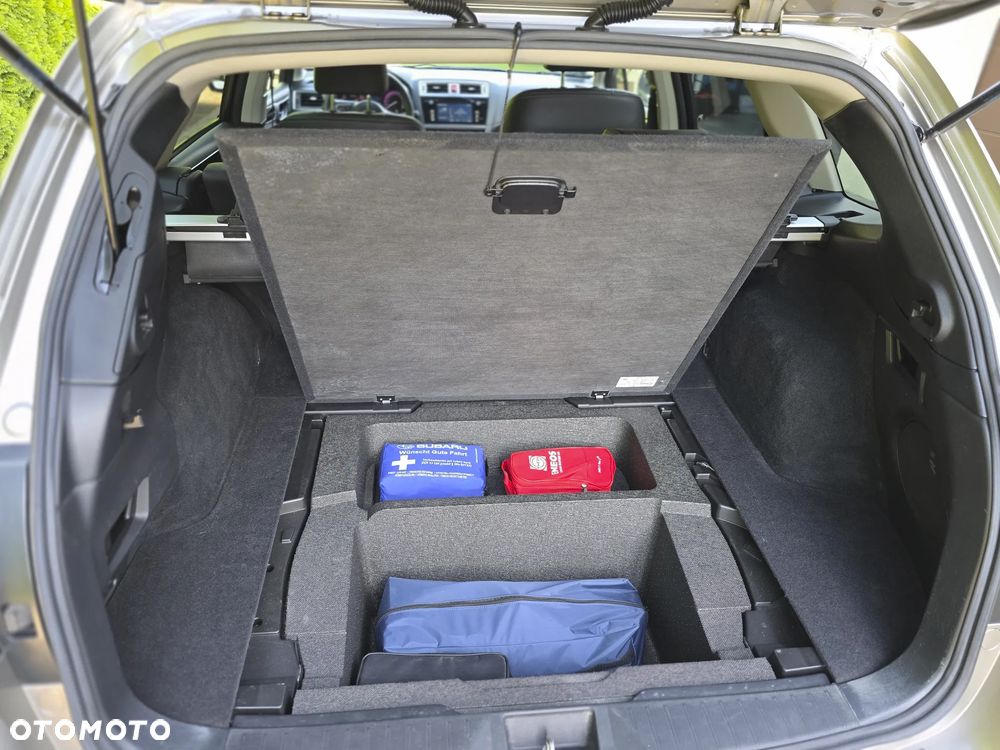 Subaru Legacy 2.5i Comfort Navi - 10
