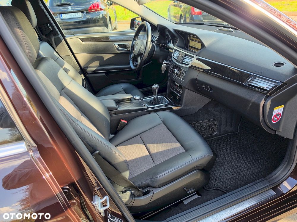 Mercedes-Benz Klasa E 250 CDI DPF BlueEFFICIENCY Avantgarde - 20