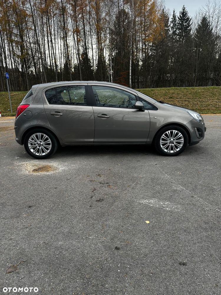 Opel Corsa 1.2 16V Essentia - 4