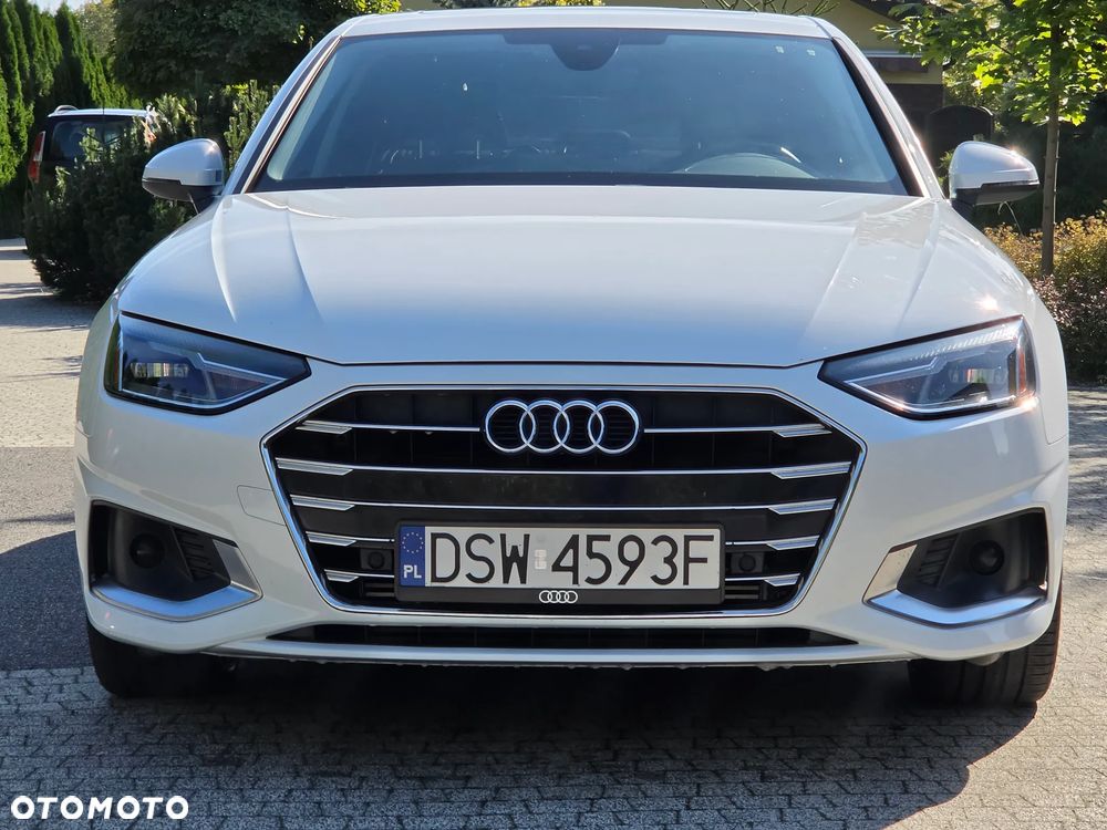 Audi A4 Limousine 40 TFSI S tronic design - 1