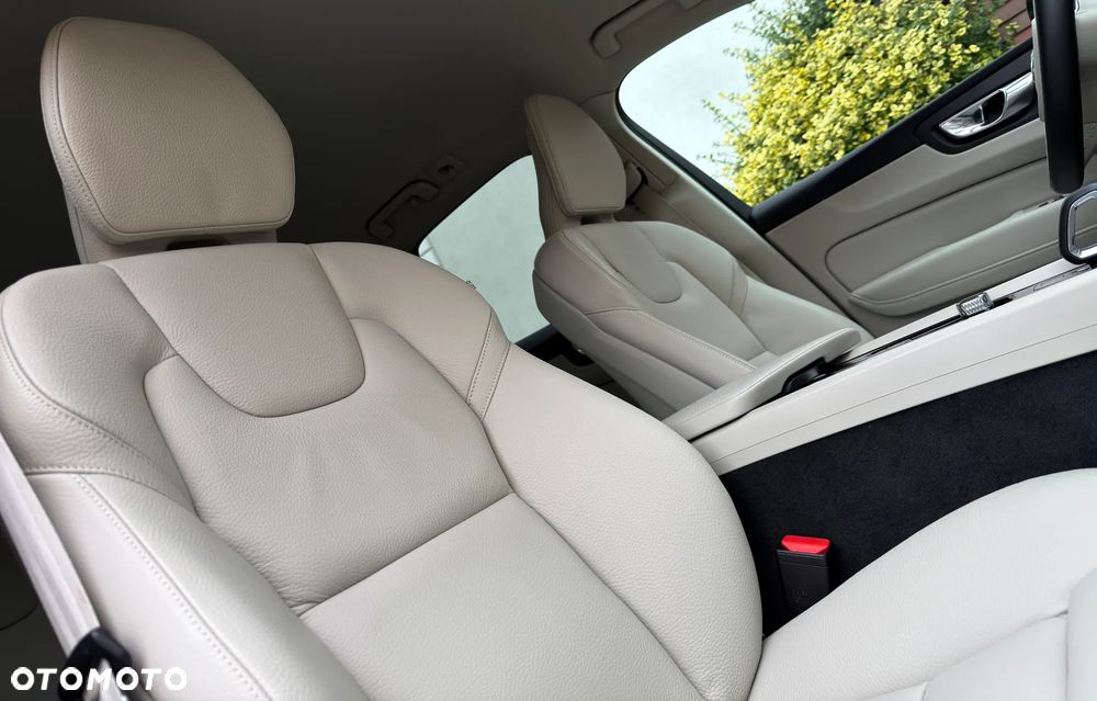 Volvo XC 60 B5 B AWD Geartronic RDesign - 11
