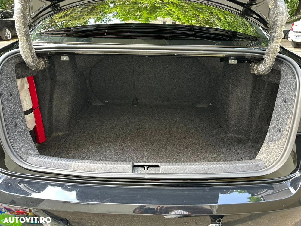 Volkswagen Jetta - 4