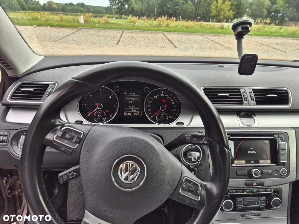 Volkswagen Passat - 8