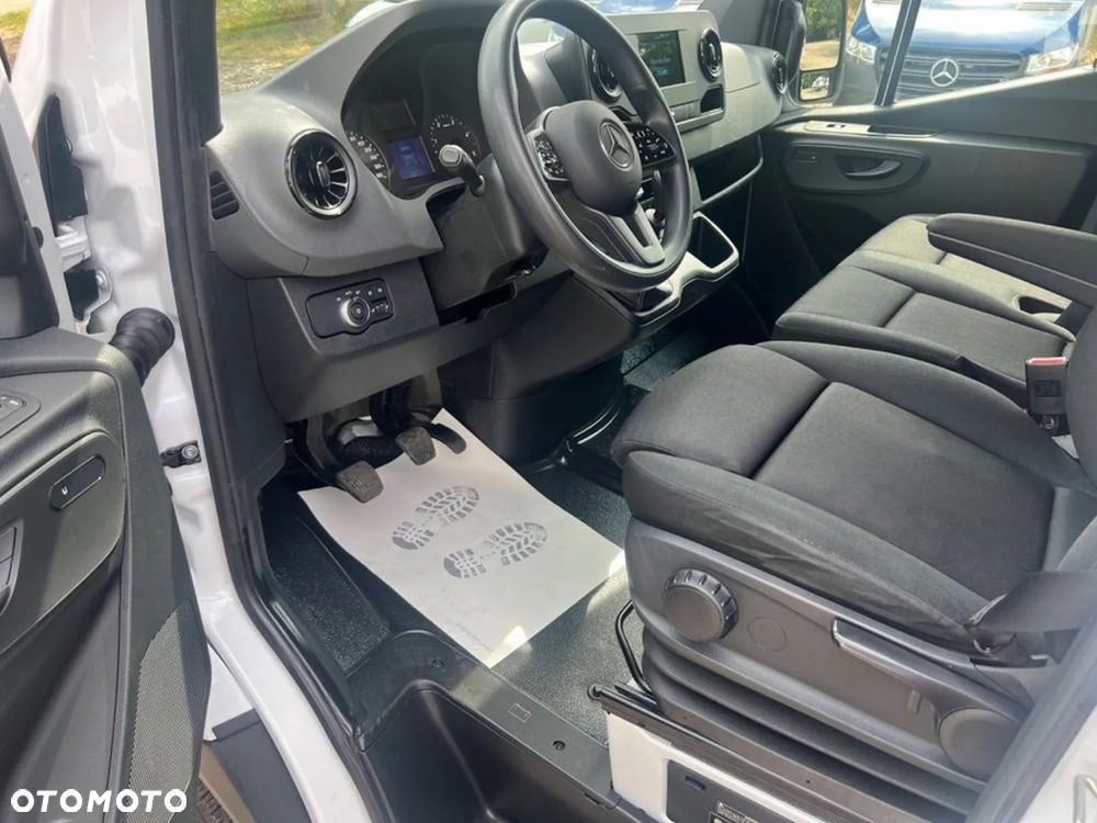 Mercedes-Benz Sprinter - 9
