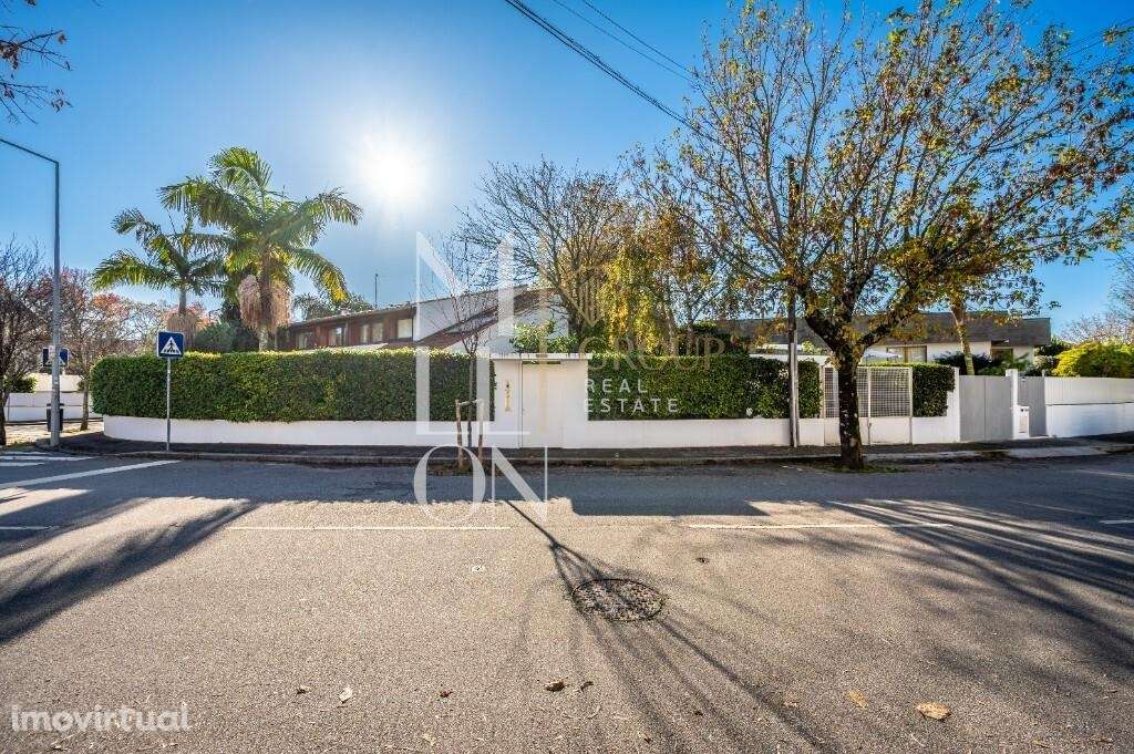 Moradia projetada pelo Arquiteto Siza Vieira, em Matosinhos - Grande imagem: 2/29