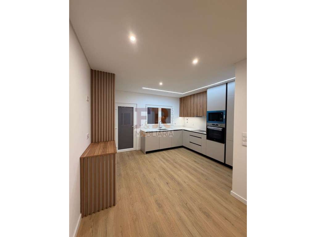 Moradia Geminada Gaveto T3 com Garagem Quinta do Conde - Grande imagem: 4/49