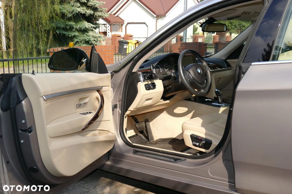 BMW Seria 3 330i Luxury Line - 12