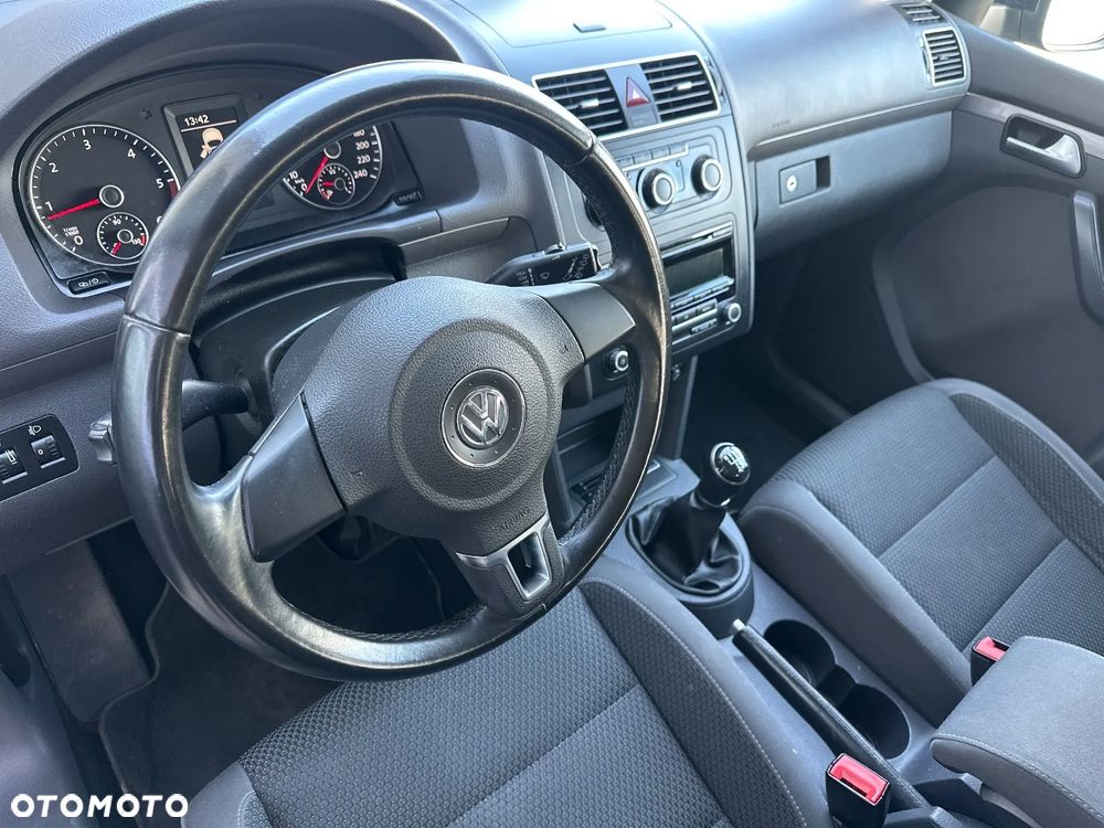 Volkswagen Touran - 19