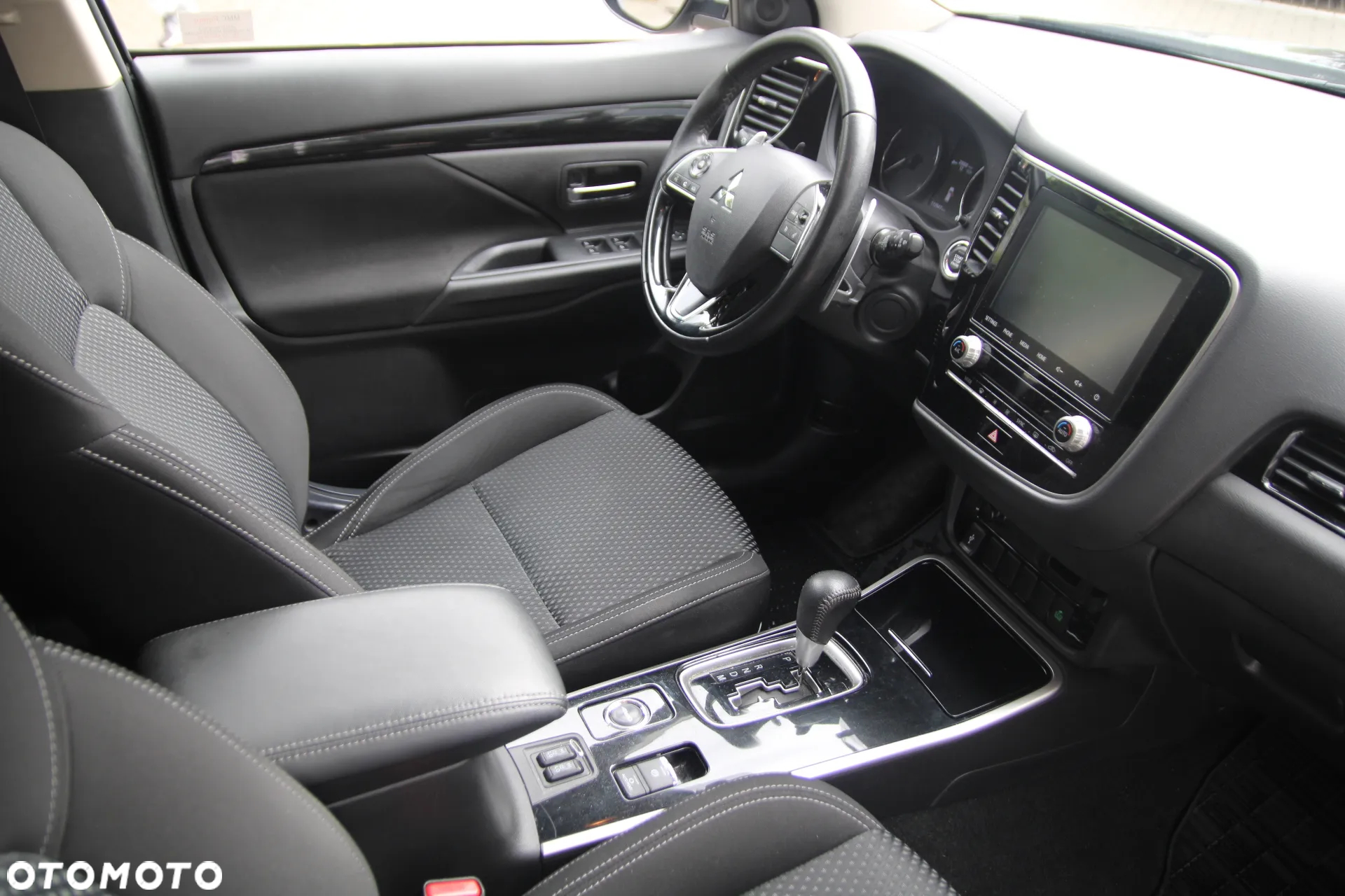 Mitsubishi Outlander 2.0 Intense + 4WD CVT - 12