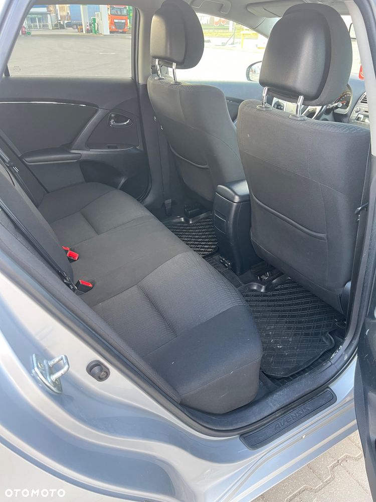 Toyota Avensis 2.0 D-4D - 11