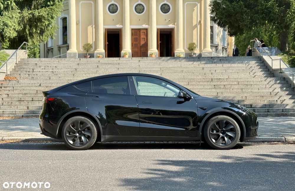 Tesla Model Y - 4