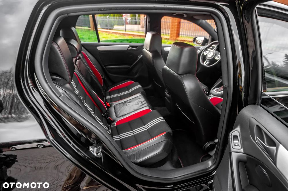 Volkswagen Golf 2.0 GTI DSG adidas - 23