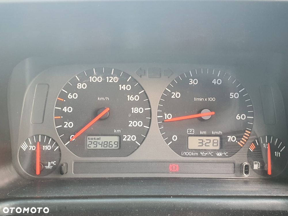 Volkswagen Golf 1.6 - 24