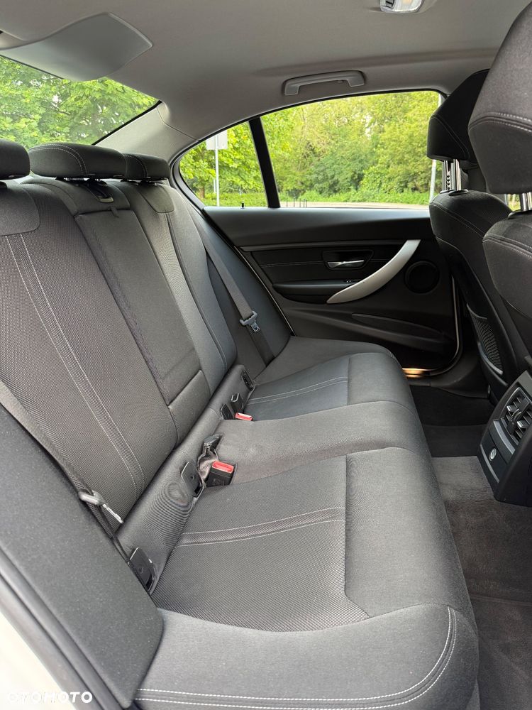 BMW Seria 3 318i - 19
