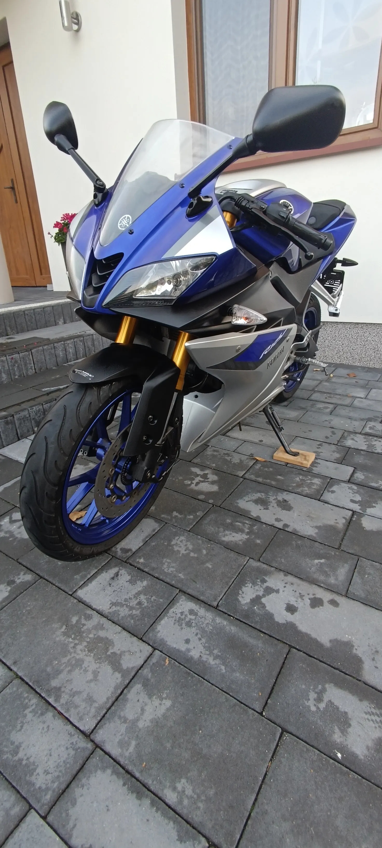 Yamaha YZF - 22