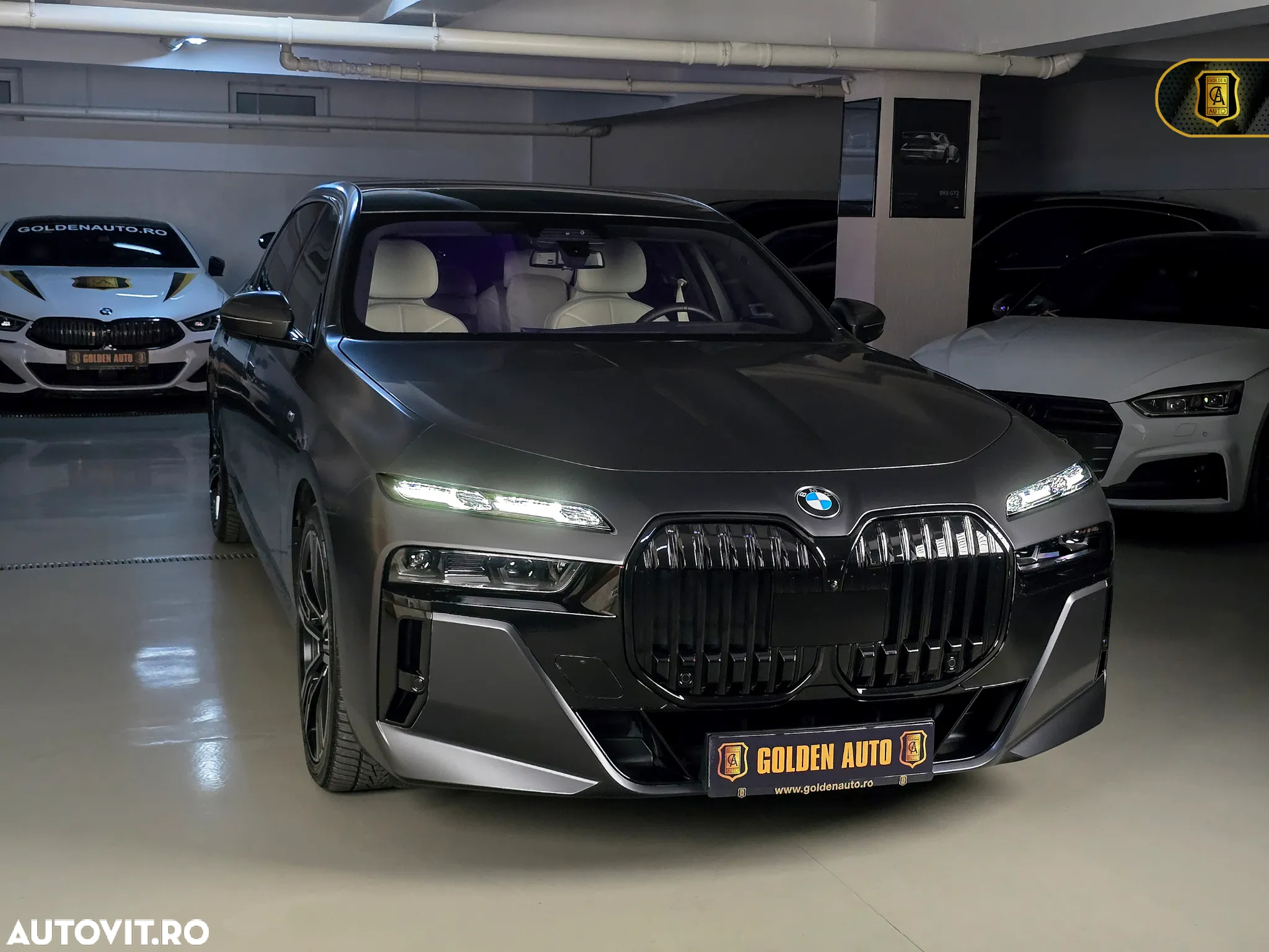 BMW Seria 7 740d xDrive MHEV - 38