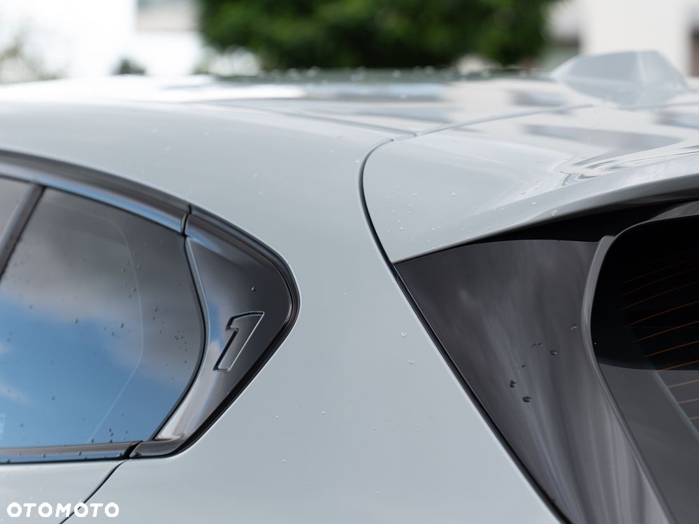 BMW Seria 1 120 mHEV - 13