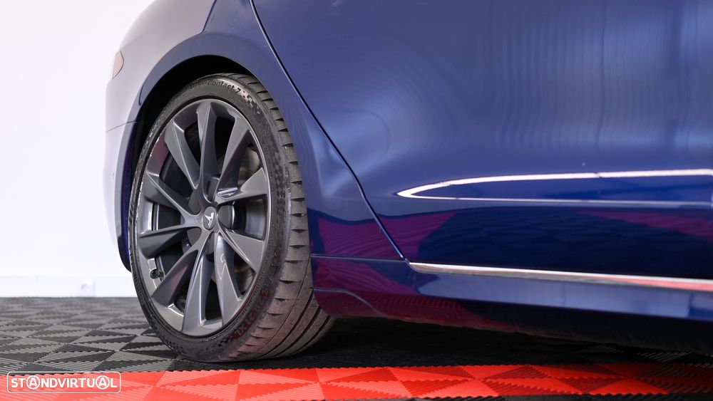 Tesla Model S - 11