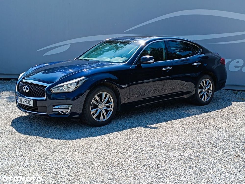 Infiniti Q70 - 11