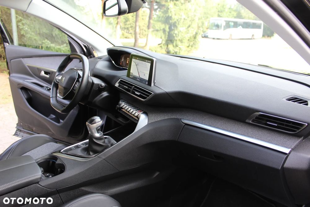 Peugeot 3008 1.2 PureTech Allure S&S - 25