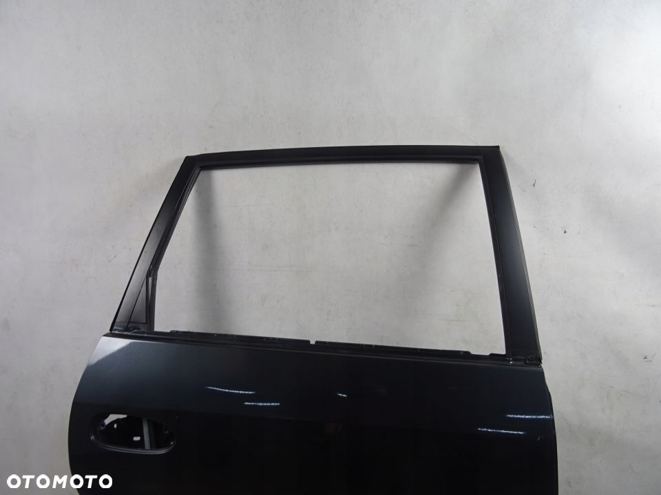 DRZWI PRAWY TYŁ KIA CARENS II 02-06 2.0 - 2