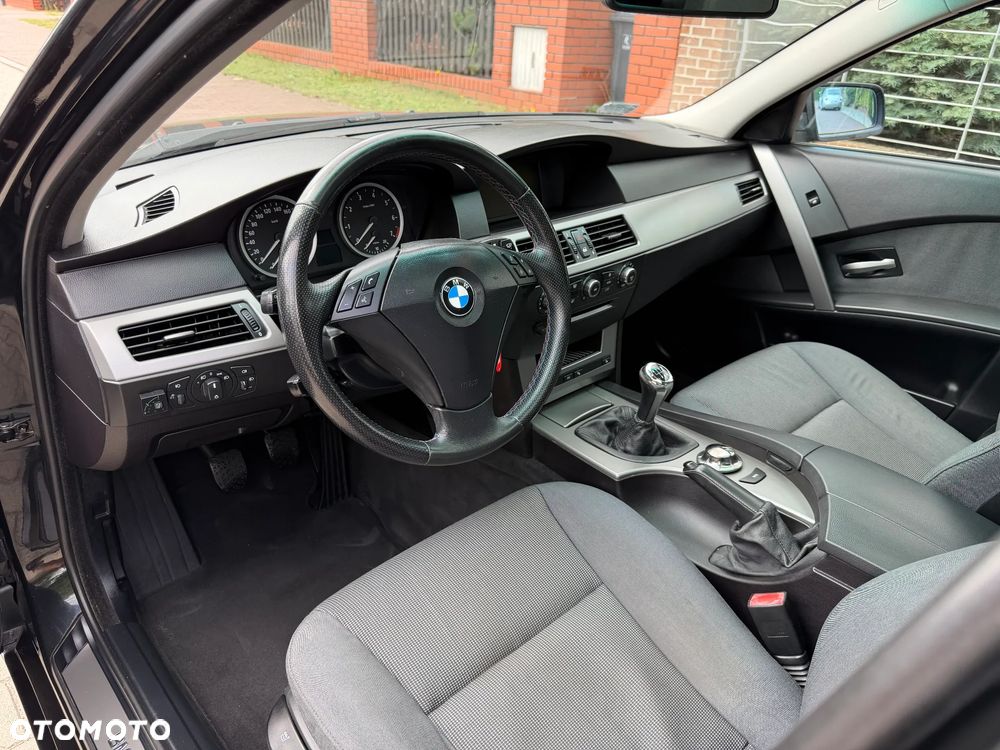 BMW Seria 5 523i - 28