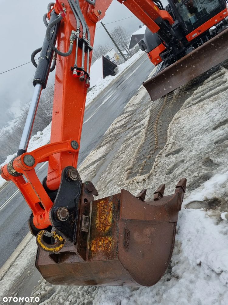 Kubota KX080-4 Koparka Gąsienicowa 8,5 tony długie ramię PLUS. Maszyna jak Nowa z Salonu. Dekra 2026r Dokumenty serwisowe książka! Import Norwegia! Klima. Pompa Tankowania. Ani deka luzów i wycieków! Silnik 4 cyl. 75 km.  Niski Oryginalny Przebieg 3960 mtg. Dodatkowe linie Hydra. Radio Bluetooth! - 13