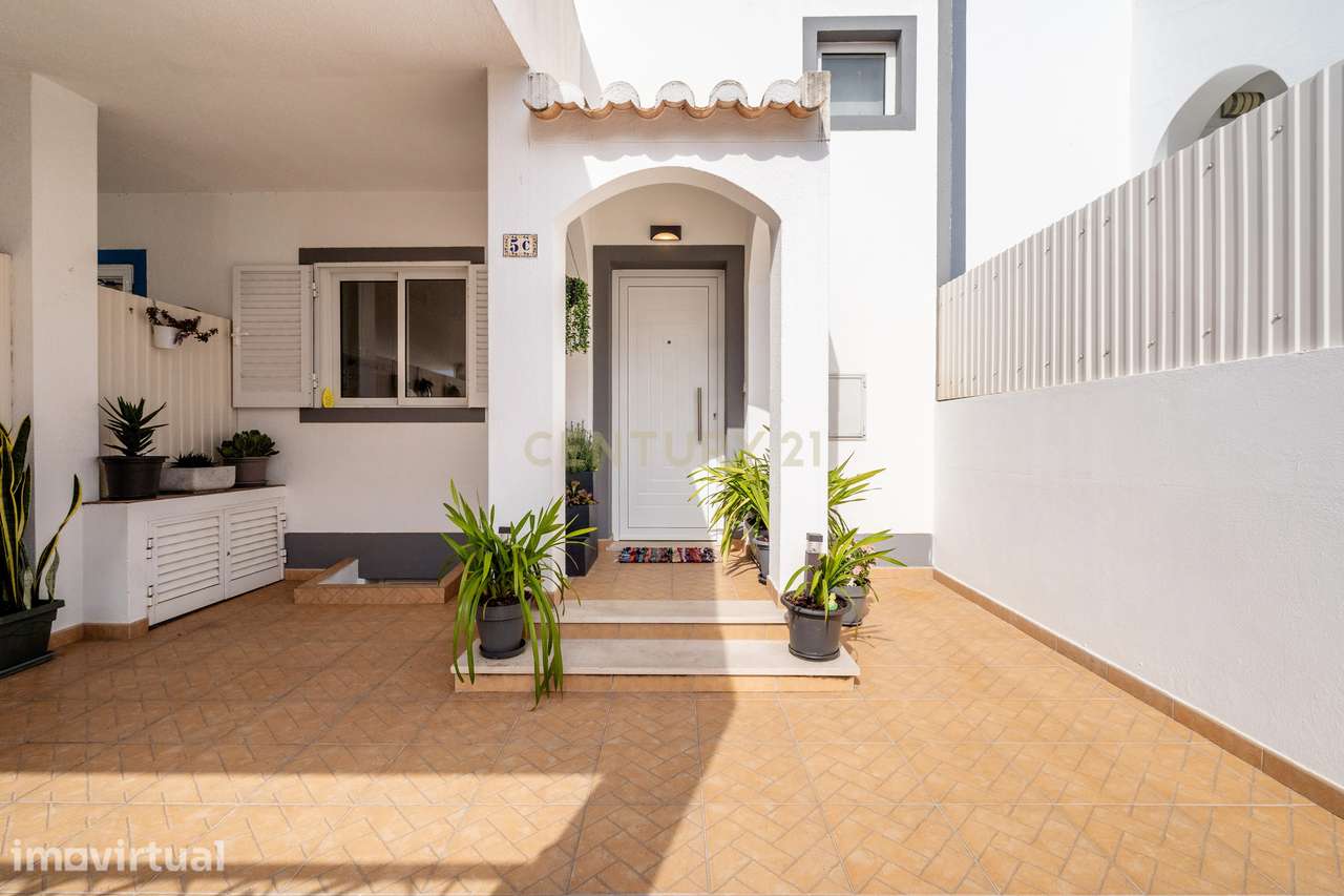 Moradia T2+1 com Terraço e Quintal em Montechoro, Albufeira - Grande imagem: 2/36