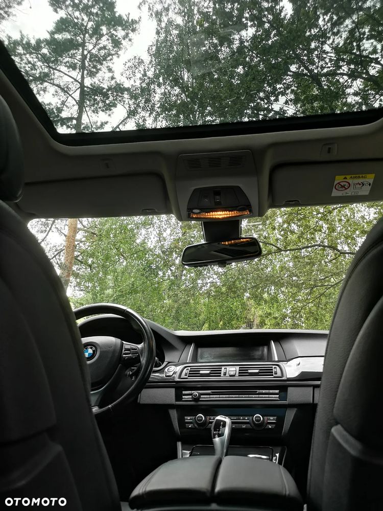BMW Seria 5 525d Luxury Line - 9