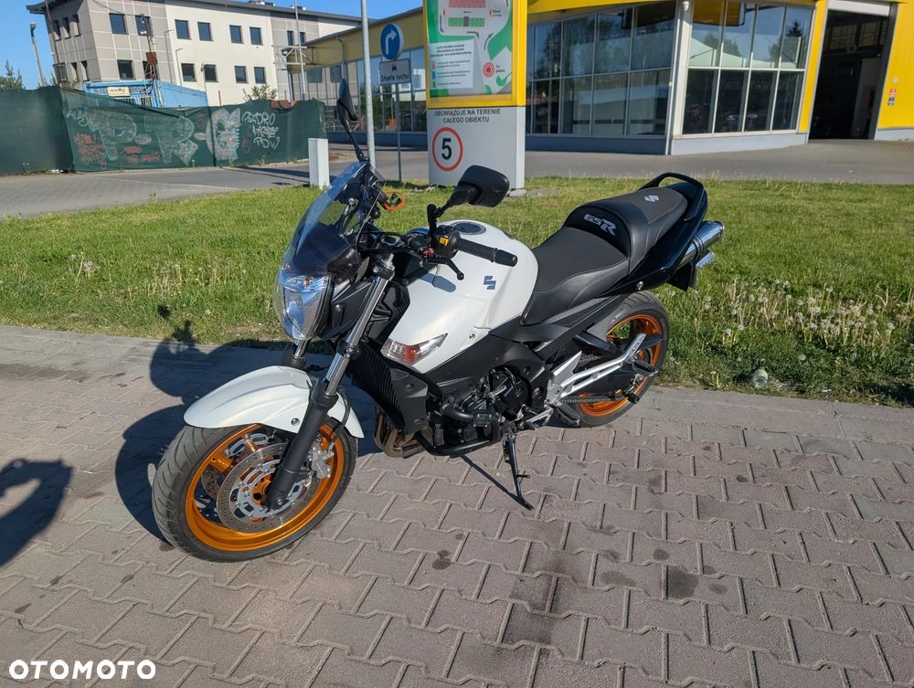 Suzuki GSR - 1