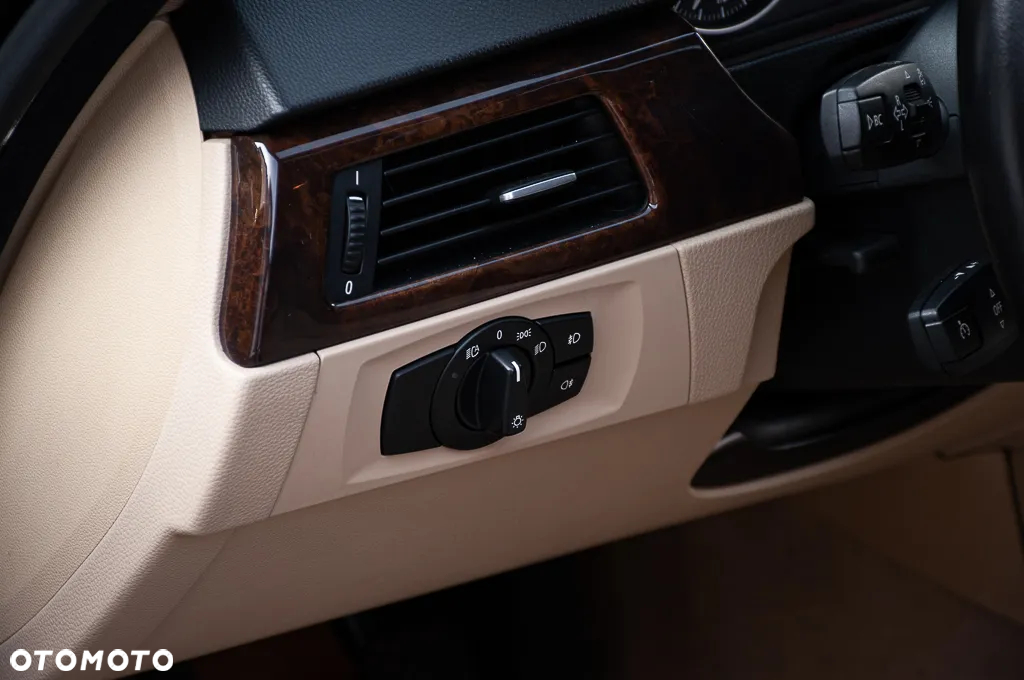 BMW Seria 3 325i - 39