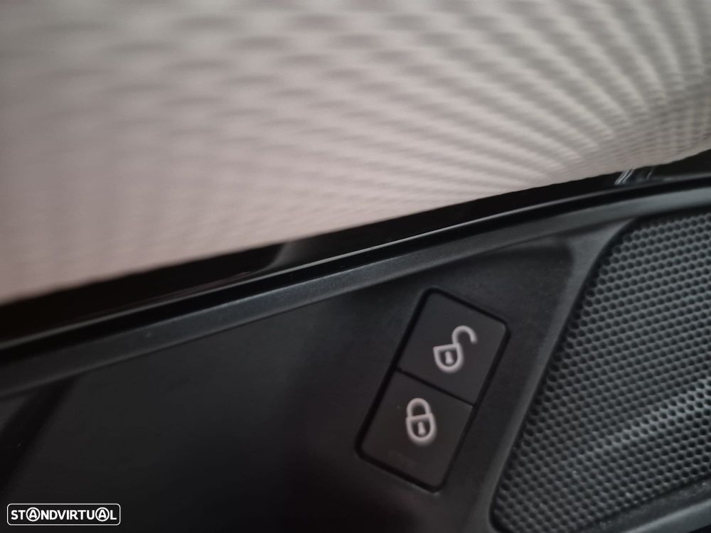 Land Rover Discovery Sport P300e R-Dynamic S - 48